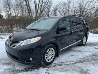 Image for 2017 Toyota Sienna XLE 8-PASSENGER ID: 7222091