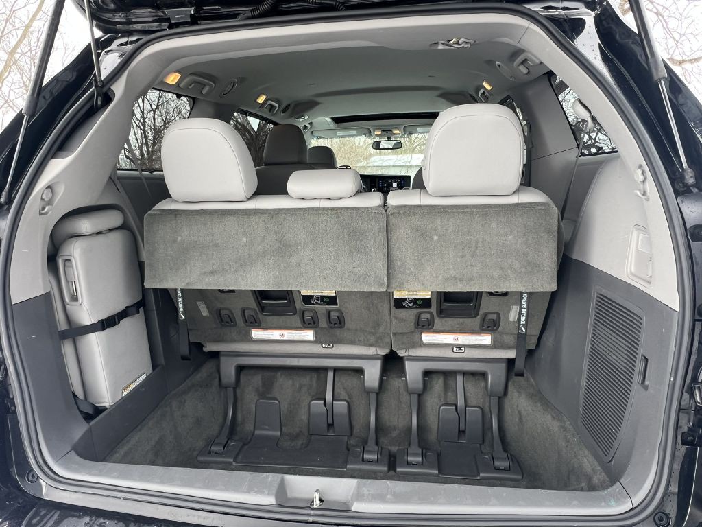 2017 Toyota Sienna Image 15