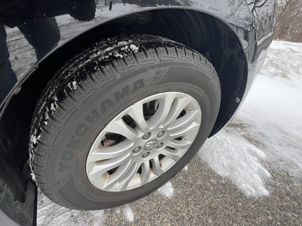 2017 Toyota Sienna Image 16