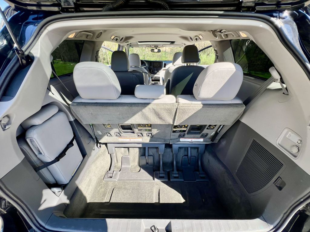 2017 Toyota Sienna Image 13