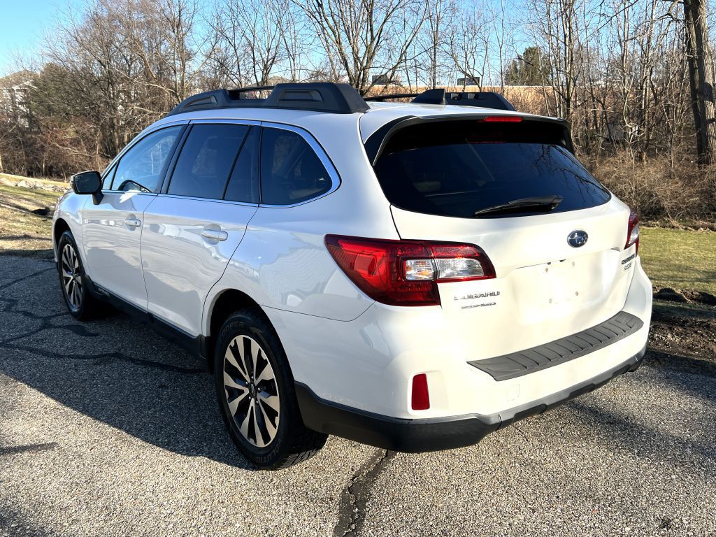 2017 Subaru Outback Image 2