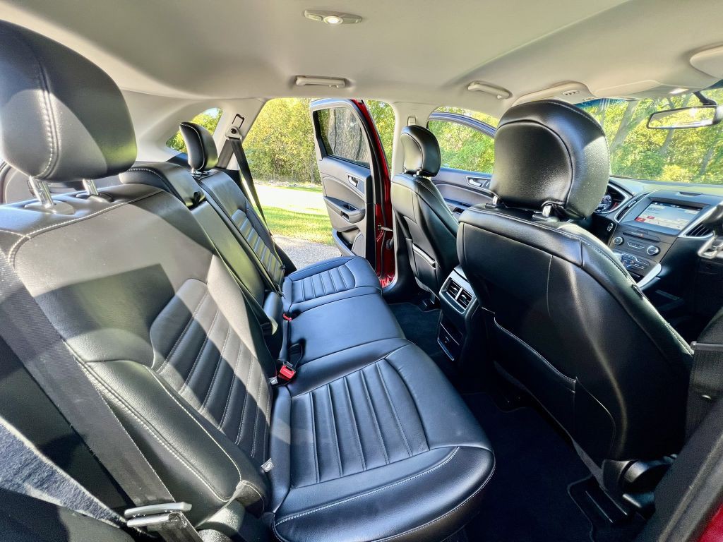 2016 Ford Edge Image 16
