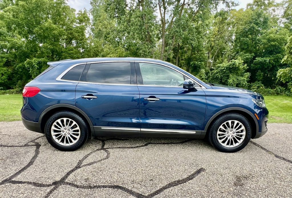 2017 Lincoln MKX Image 3