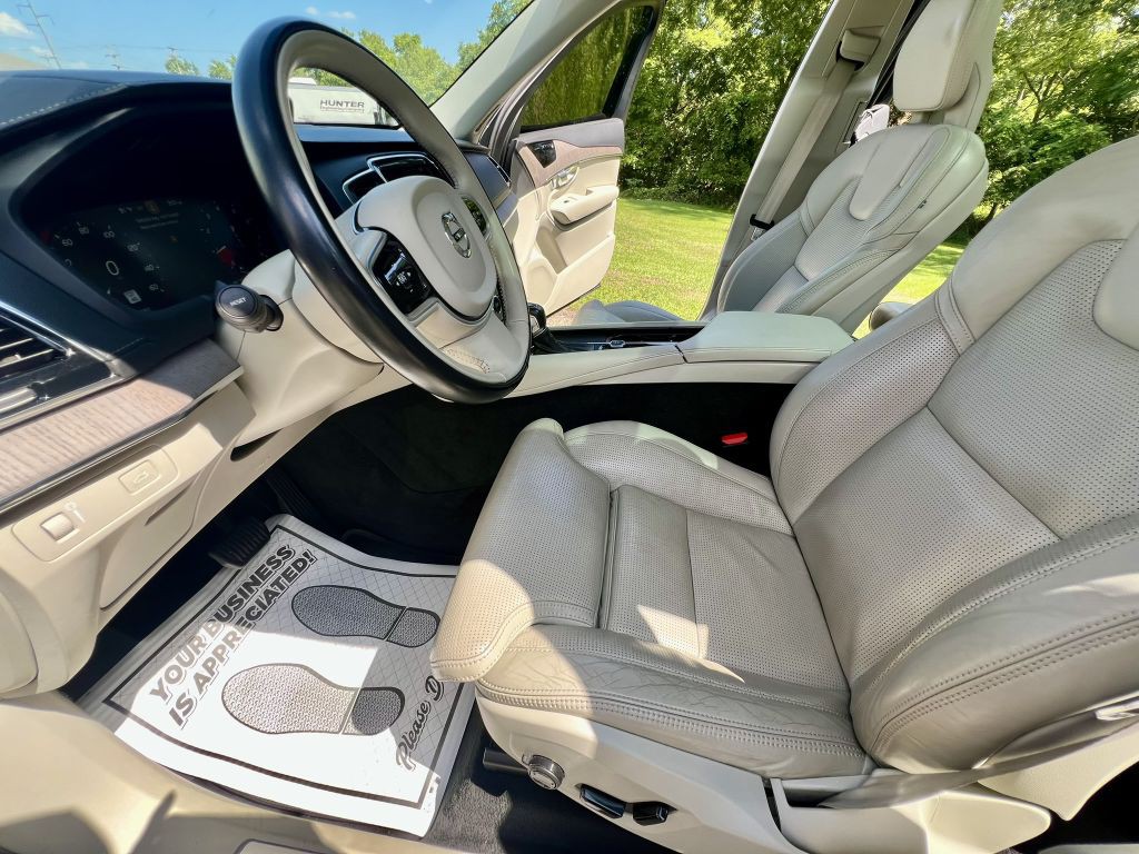 2021 Volvo XC90 Image 7