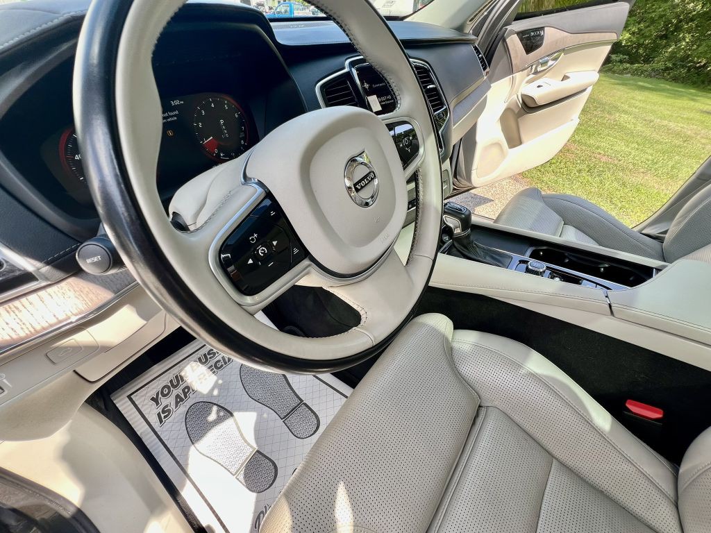2021 Volvo XC90 Image 16