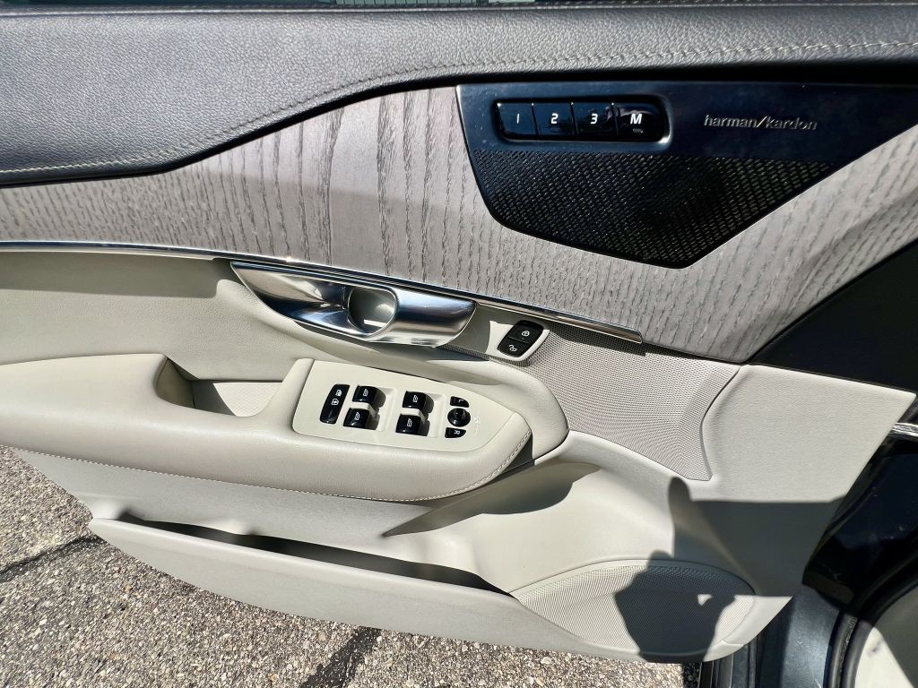 2021 Volvo XC90 Image 23