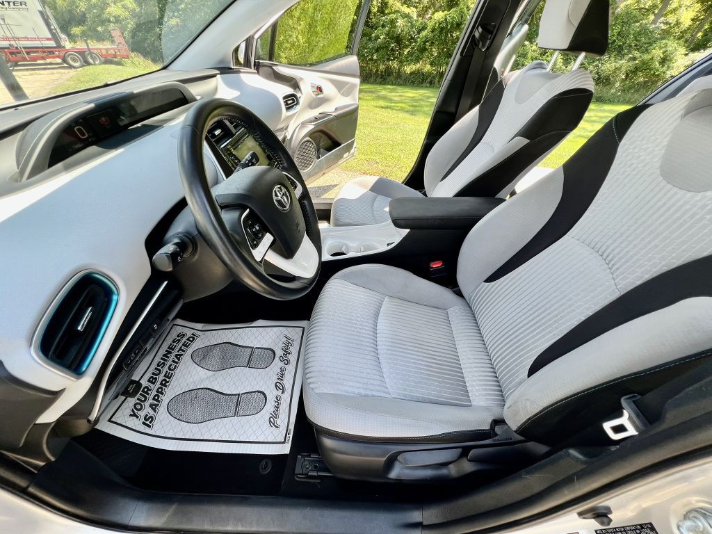 2017 Toyota Prius Image 7