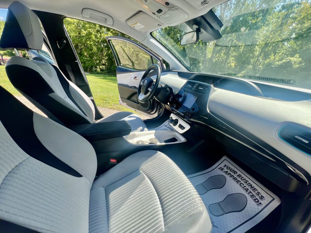 2017 Toyota Prius Image 8