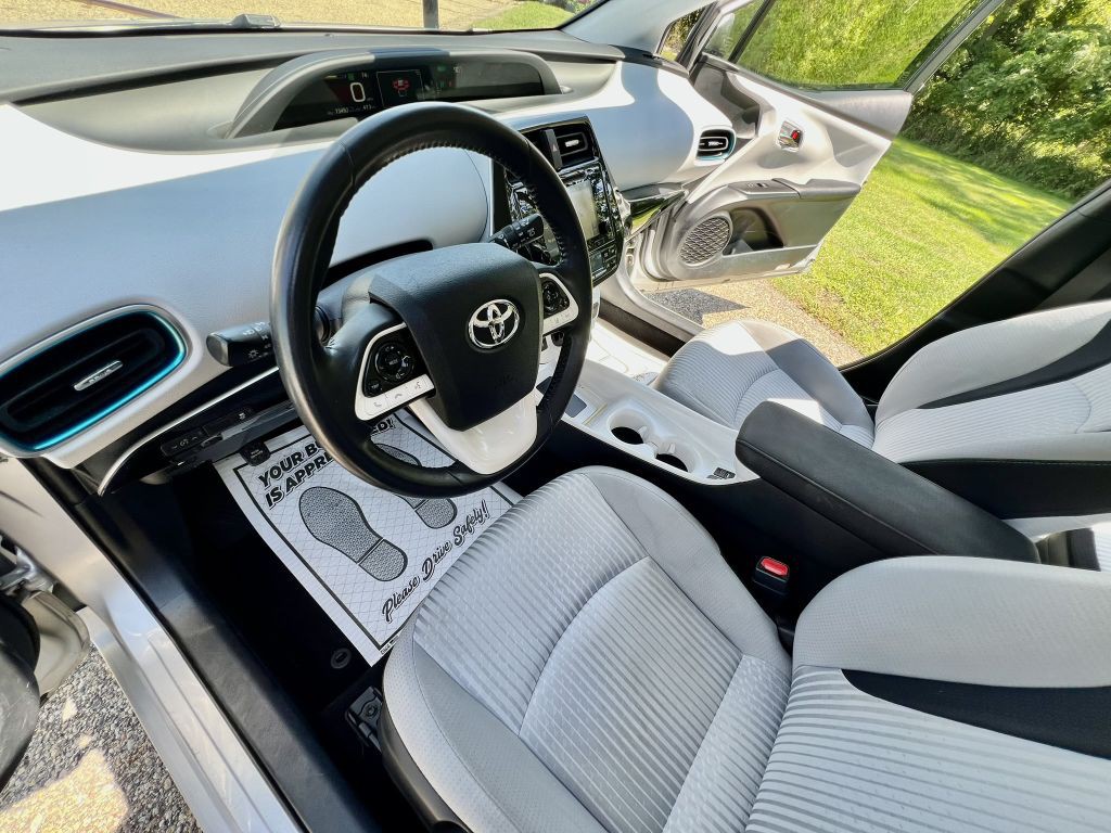 2017 Toyota Prius Image 9