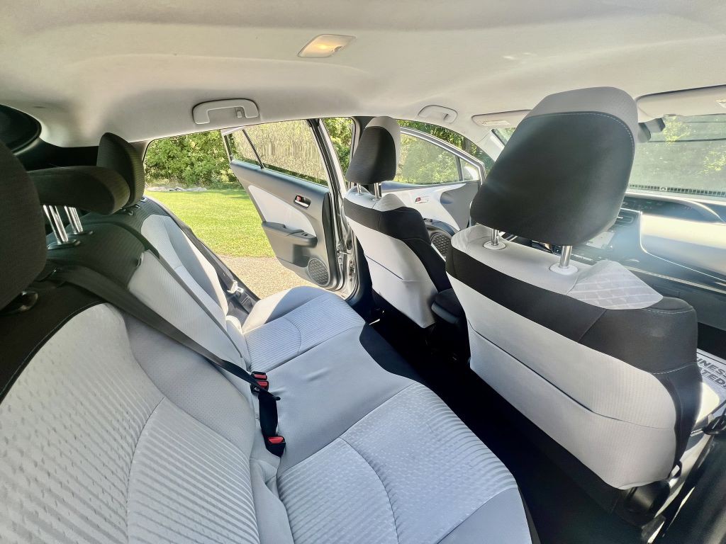 2017 Toyota Prius Image 16
