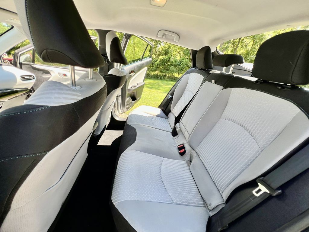 2017 Toyota Prius Image 17