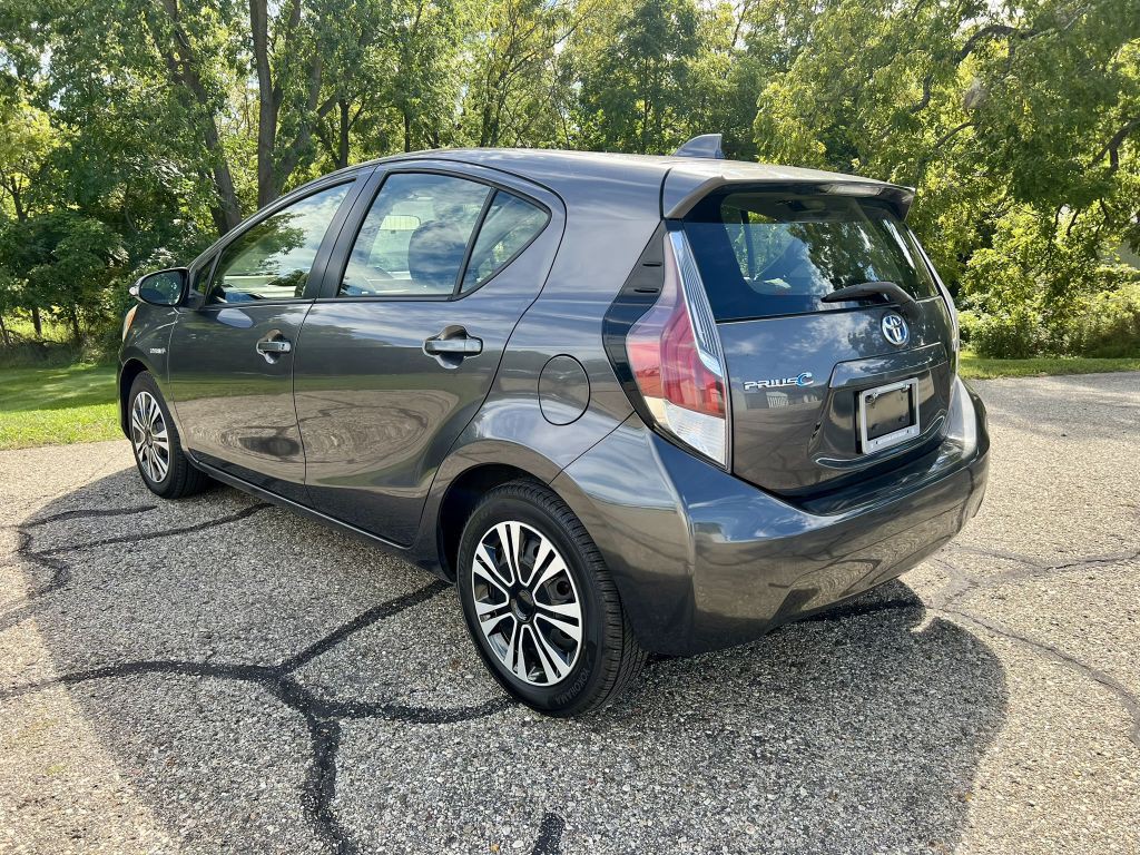 2015 Toyota Prius Image 6