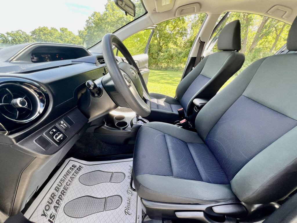 2015 Toyota Prius Image 7