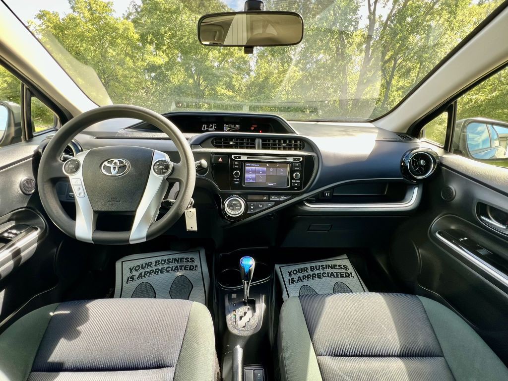 2015 Toyota Prius Image 8