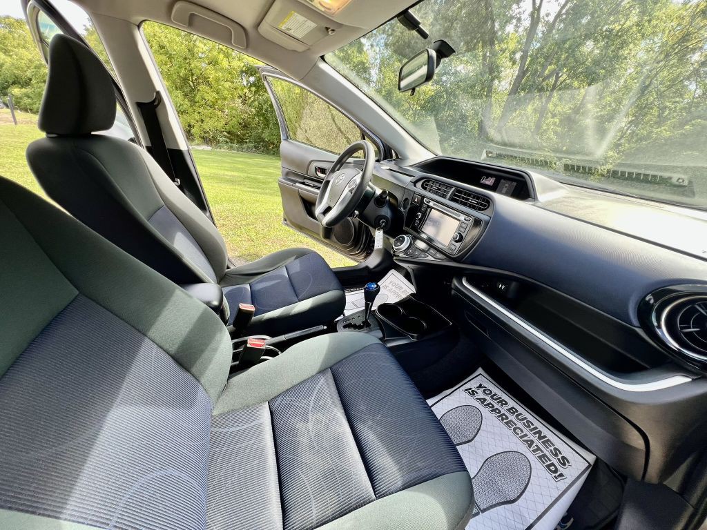 2015 Toyota Prius Image 9