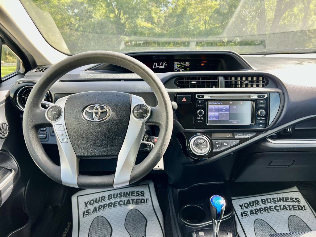 2015 Toyota Prius Image 10