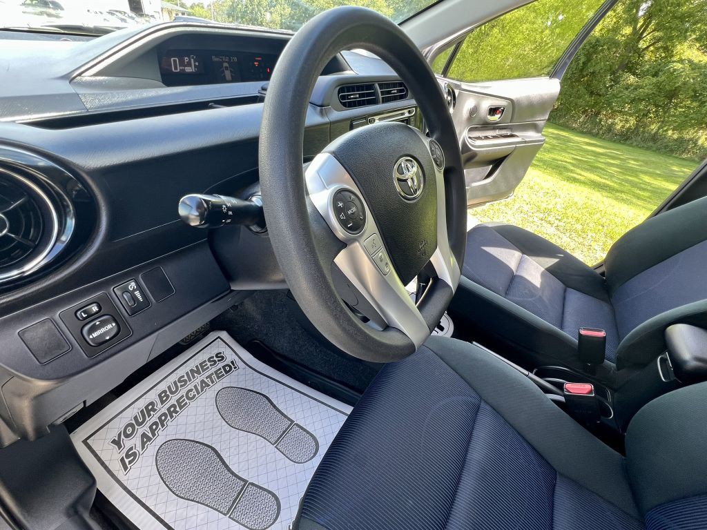 2015 Toyota Prius Image 11