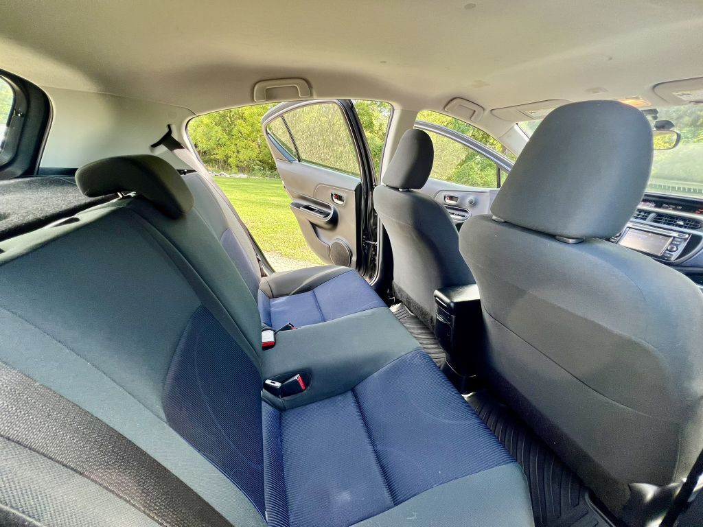 2015 Toyota Prius Image 12
