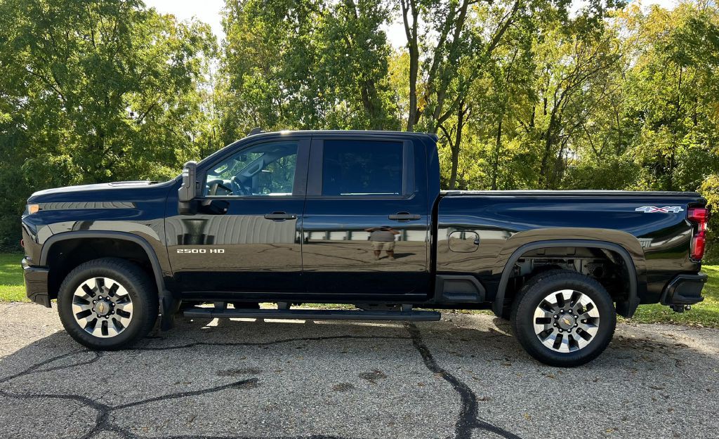 2021 Chevrolet Silverado 1500 Image 2