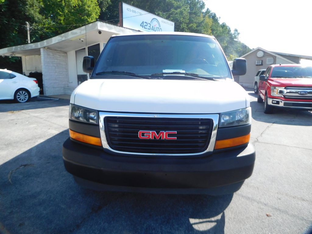 2017 GMC Savana Image 2