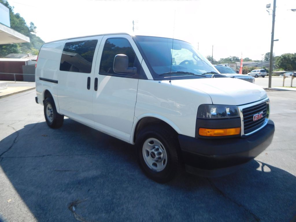 2017 GMC Savana Image 3
