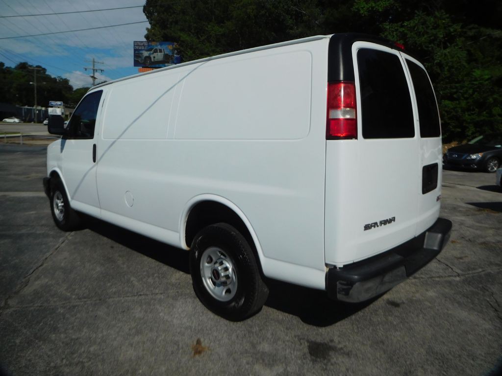 2017 GMC Savana Image 6