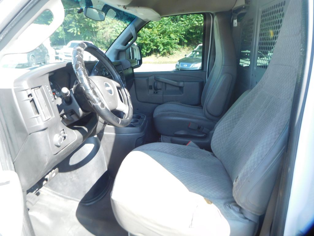 2017 GMC Savana Image 7