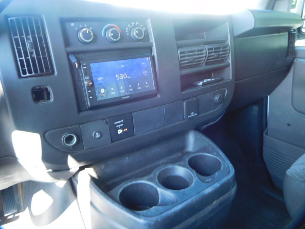 2017 GMC Savana Image 8