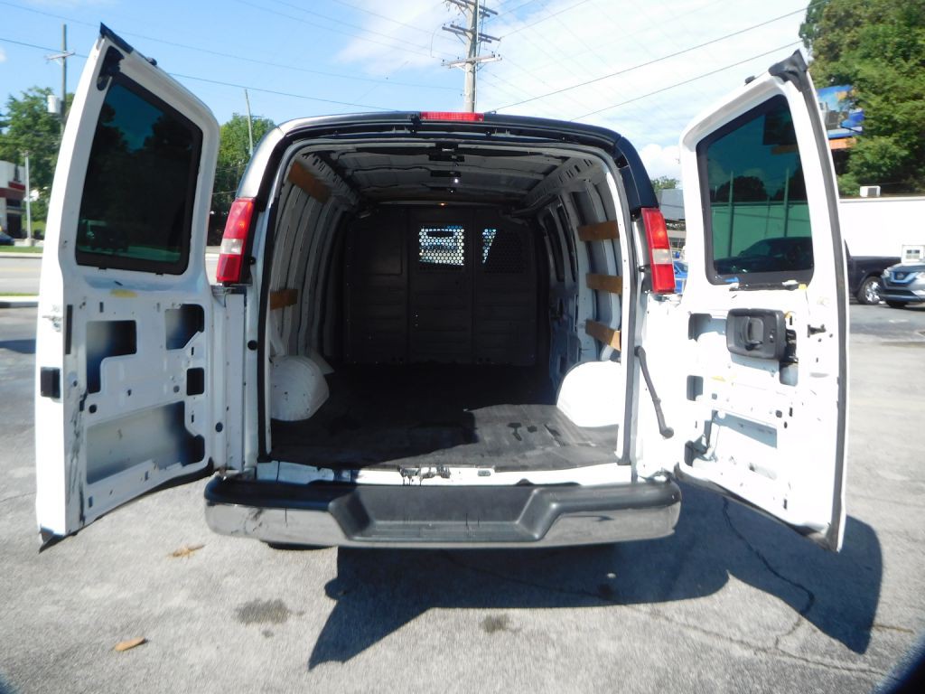 2017 GMC Savana Image 13