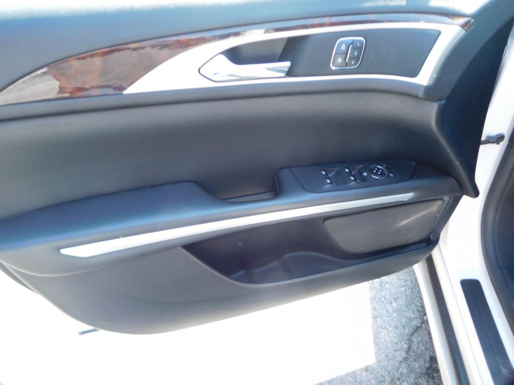 2015 Lincoln MKZ Image 9