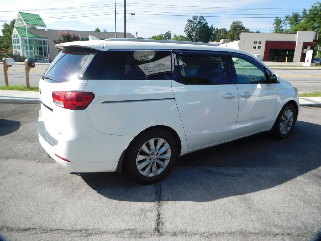 2015 Kia Sedona Image 4