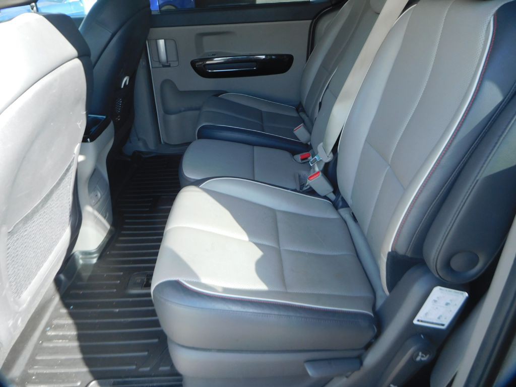 2015 Kia Sedona Image 9