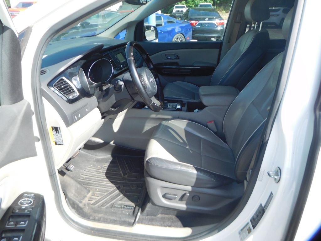 2015 Kia Sedona Image 11
