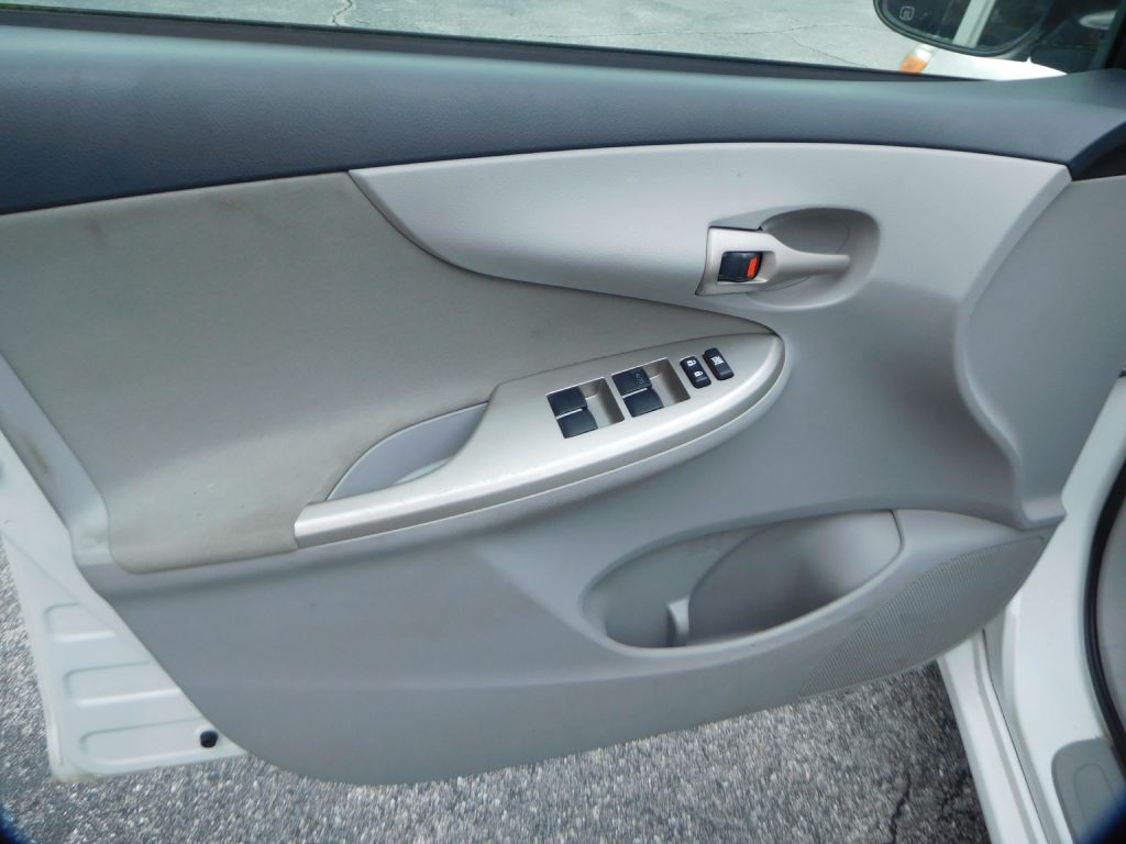 2011 Toyota Corolla Image 7