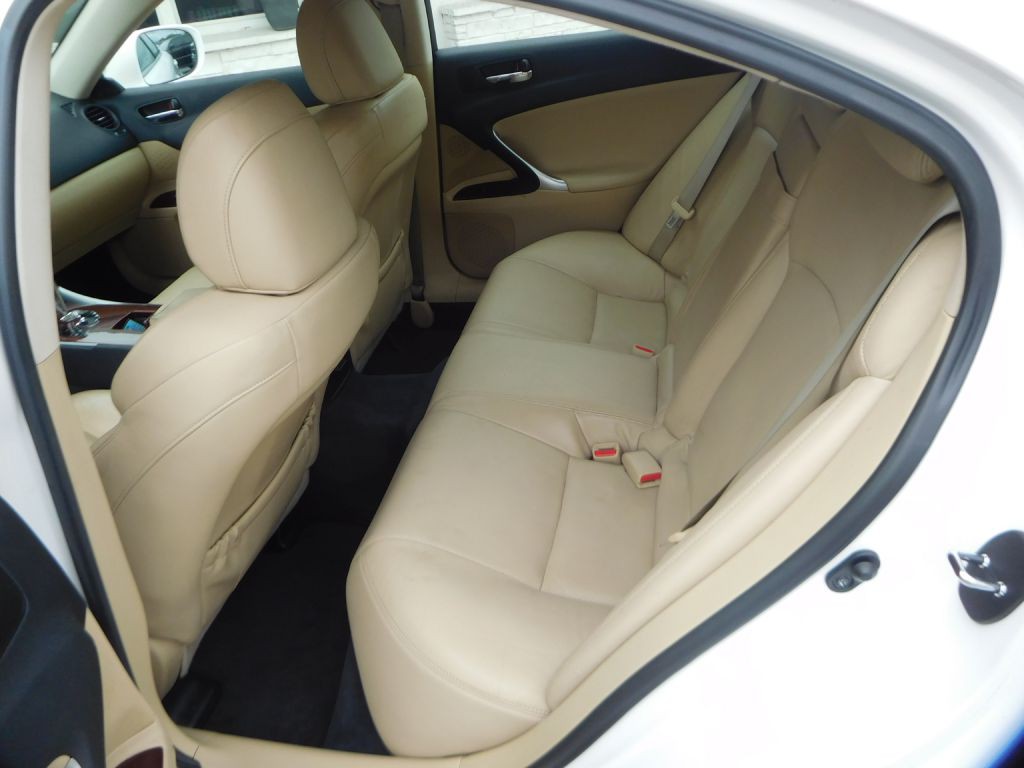 2008 Lexus IS Image 9