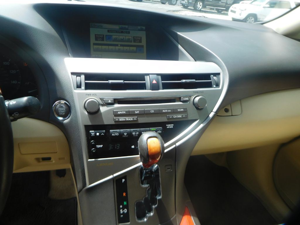 2010 Lexus RX Image 10