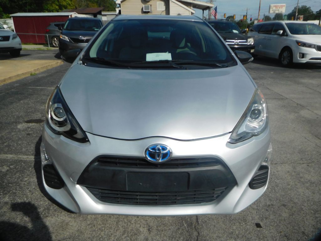 2016 Toyota Prius Image 2