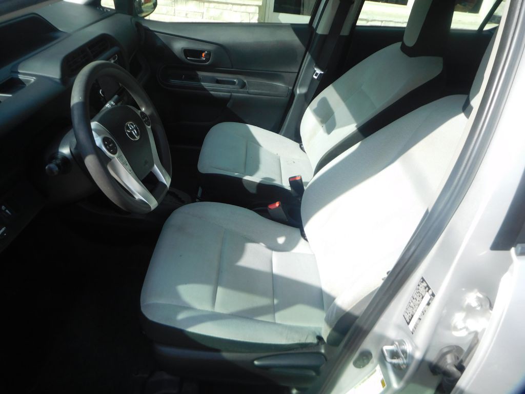 2016 Toyota Prius Image 8