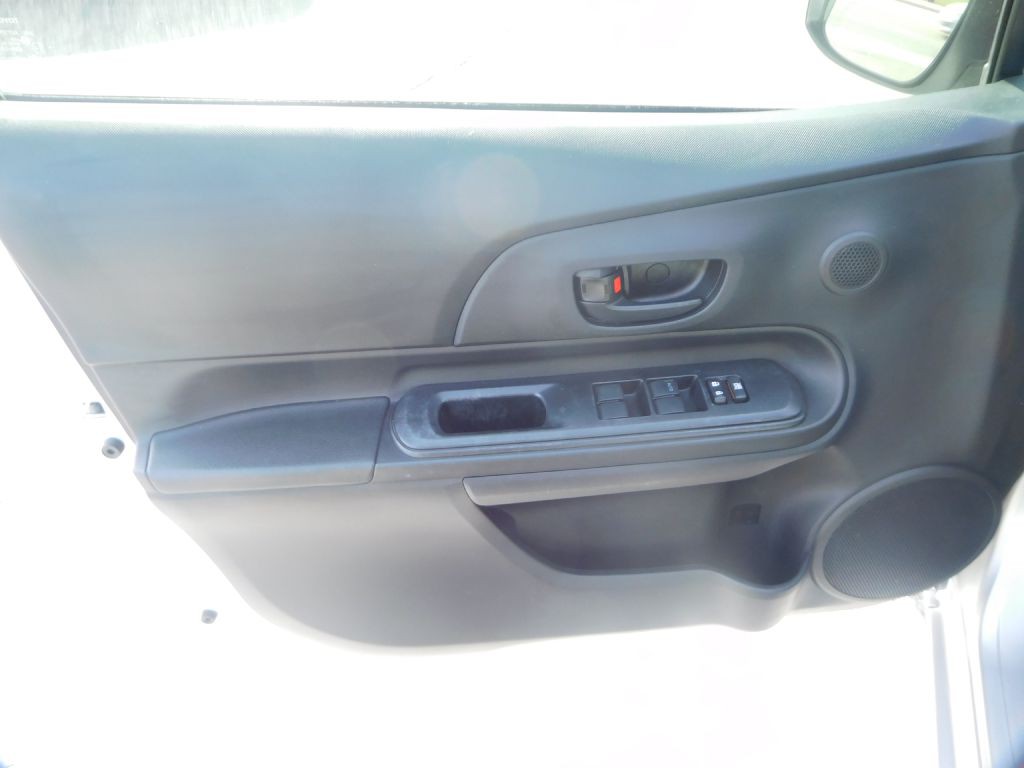 2016 Toyota Prius Image 9