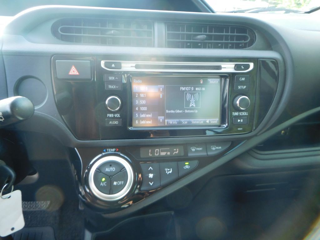 2016 Toyota Prius Image 10