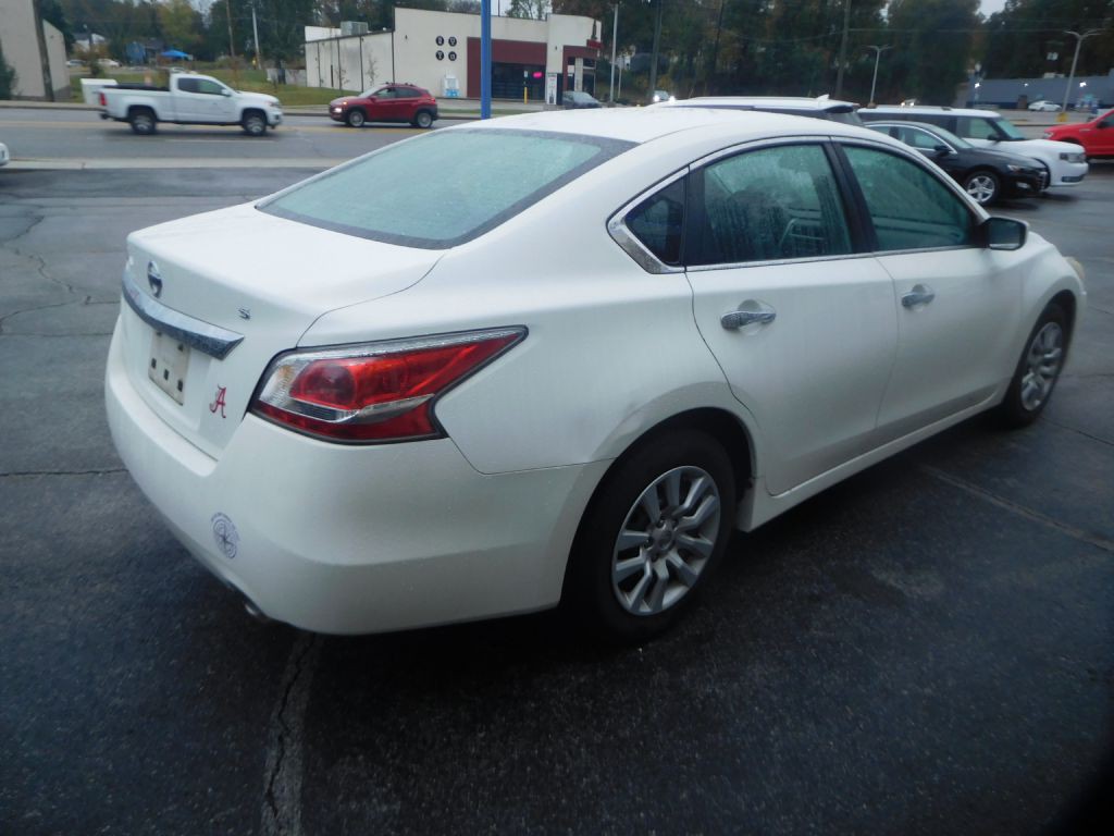 2015 Nissan Altima Image 4