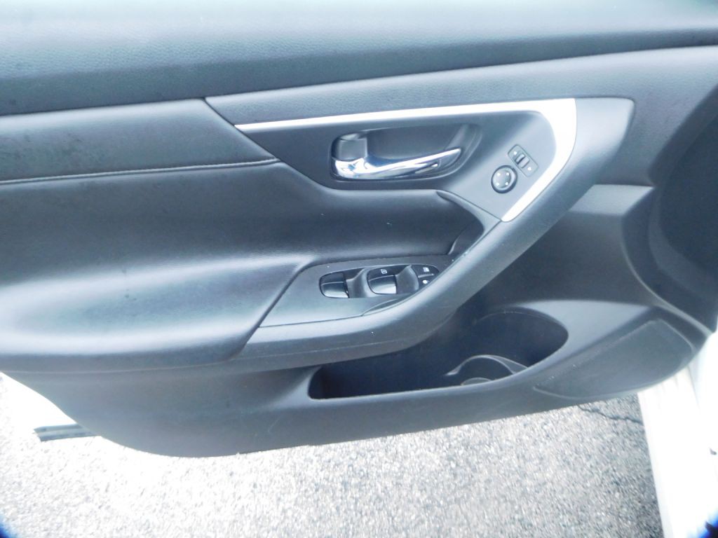 2015 Nissan Altima Image 10