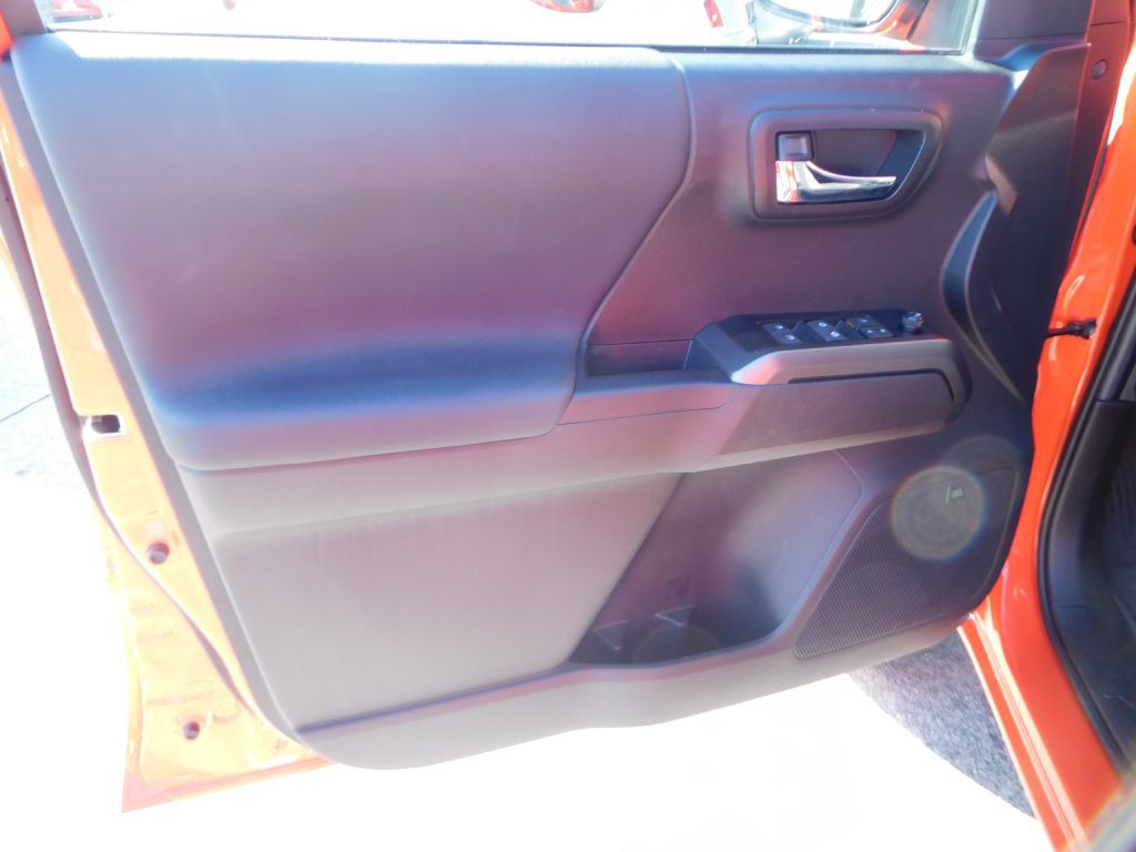 2023 Toyota Tacoma Image 8