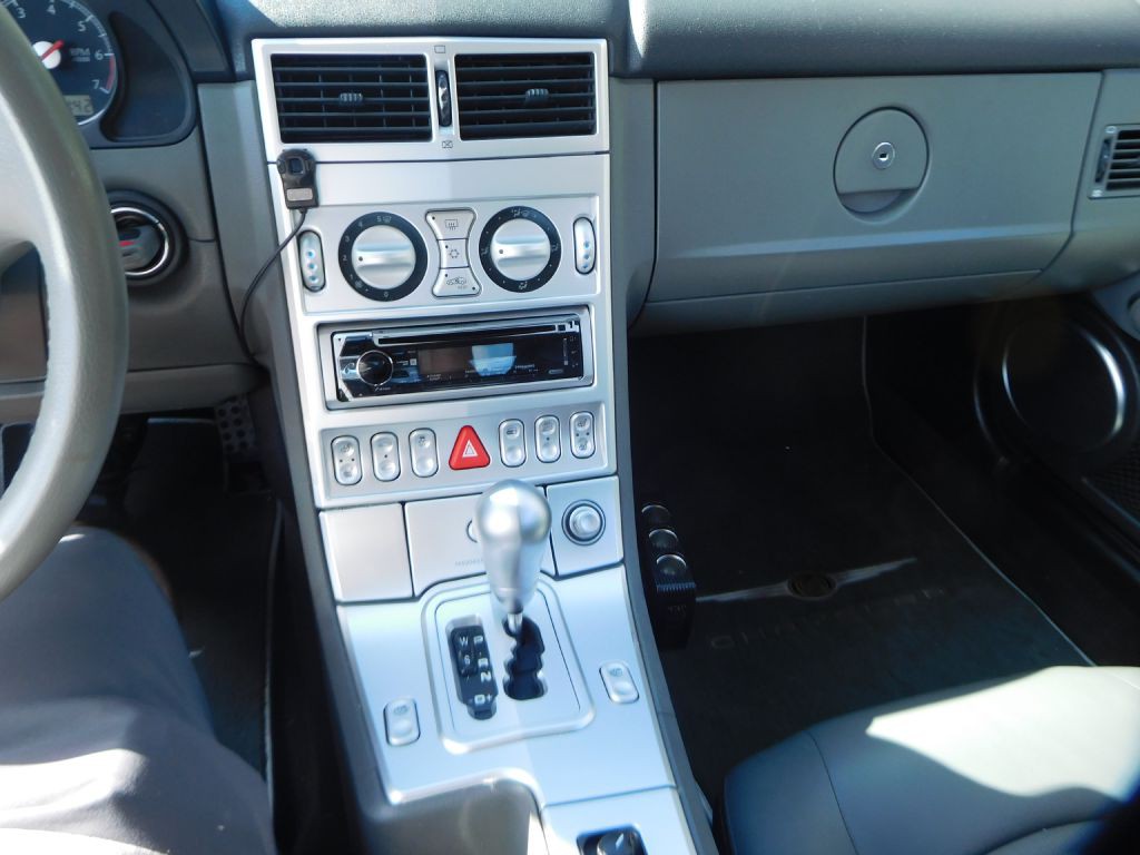 2007 Chrysler Crossfire Image 9