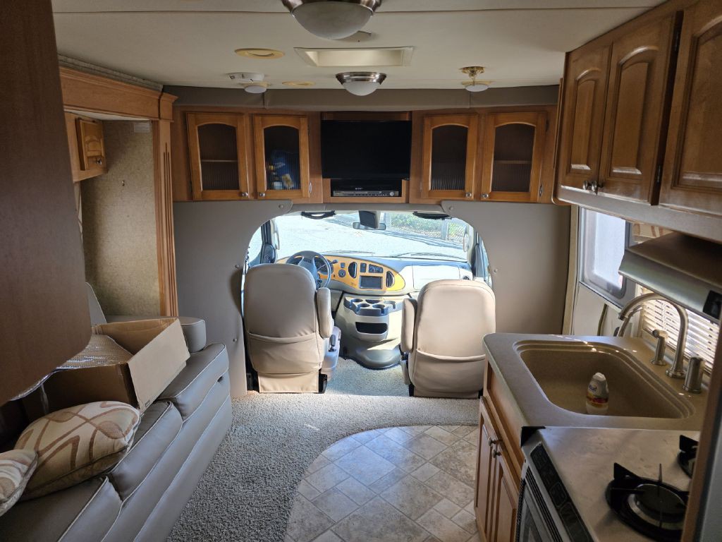 2009 Ford Econoline Image 2