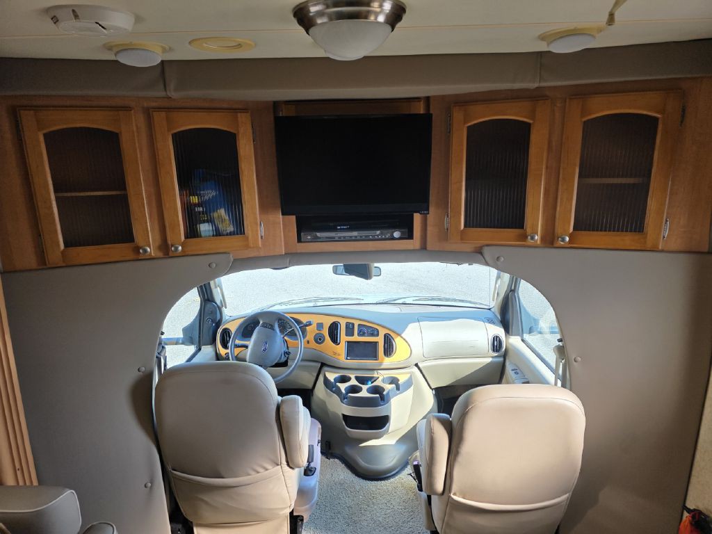 2009 Ford Econoline Image 8