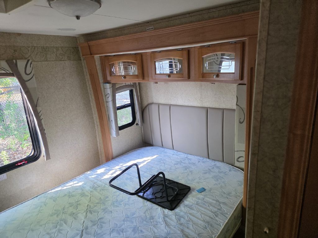 2009 Ford Econoline Image 13