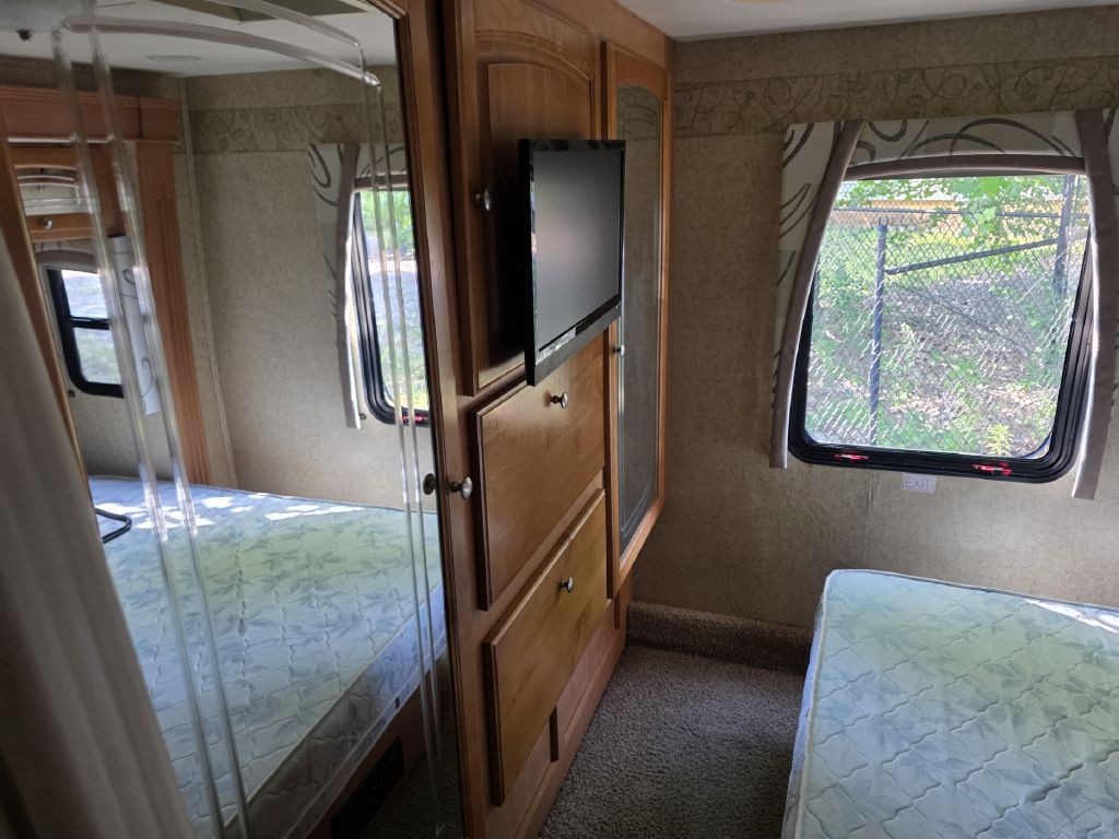 2009 Ford Econoline Image 14