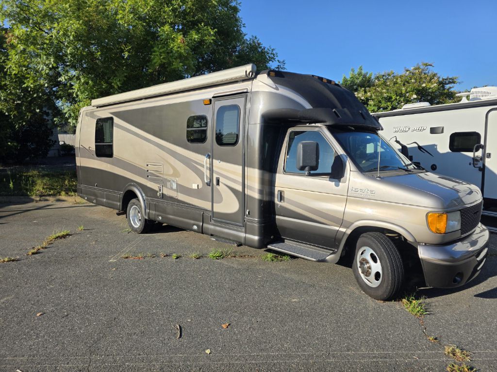 2005 Ford Econoline Image 2