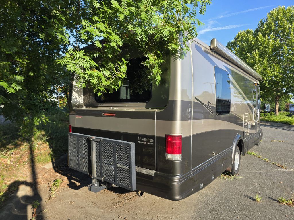 2005 Ford Econoline Image 3